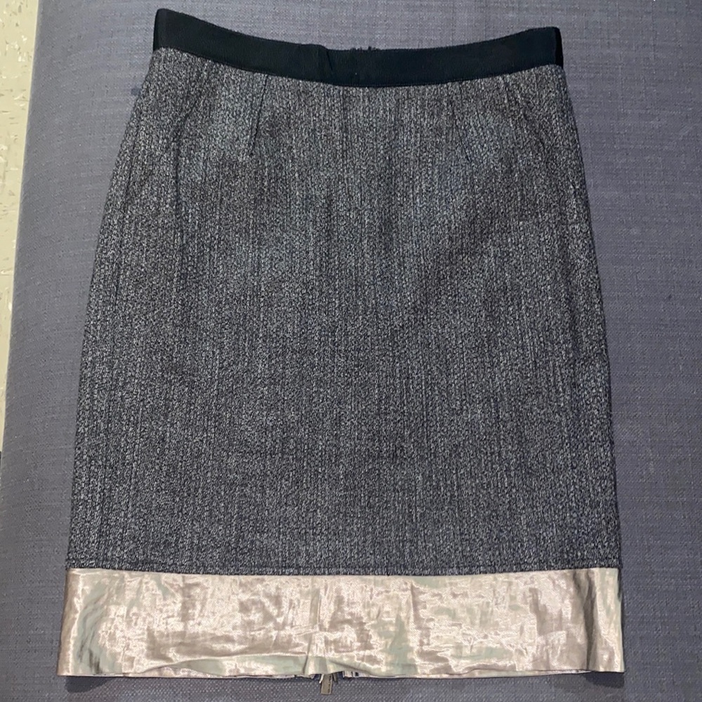 BCBG Zipper Back Skirt Size 4. NWT